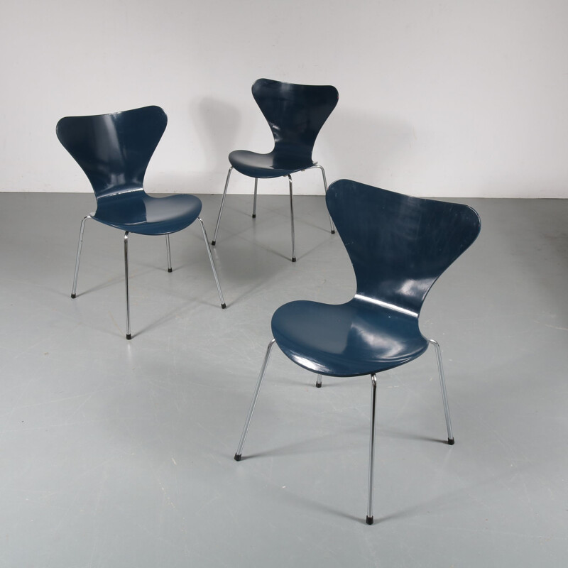 Vintage Butterfly blue chair for Fritz Hansen in plywood and metal 1970s