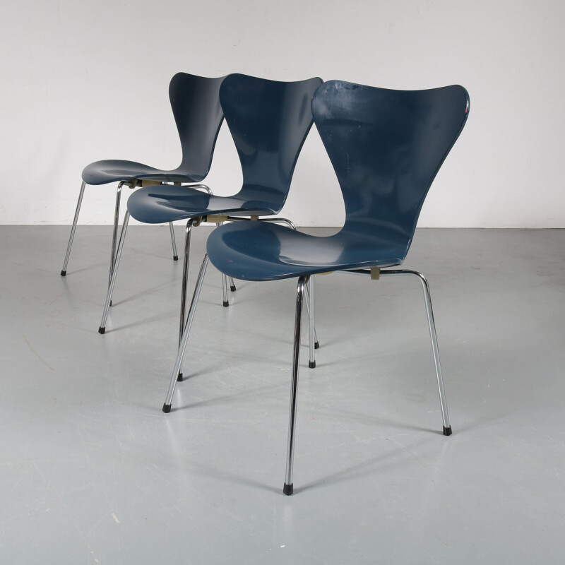 Vintage Butterfly blue chair for Fritz Hansen in plywood and metal 1970s