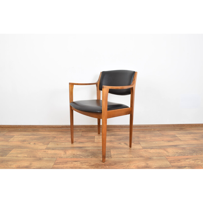 Vintage danish chair in cherrywood and leather 1960
