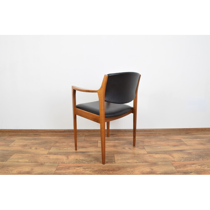 Vintage danish chair in cherrywood and leather 1960