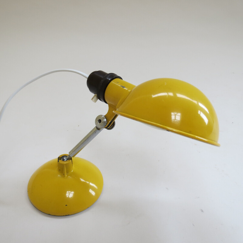 Lampe vintage de bureau métallique jaune par Grail