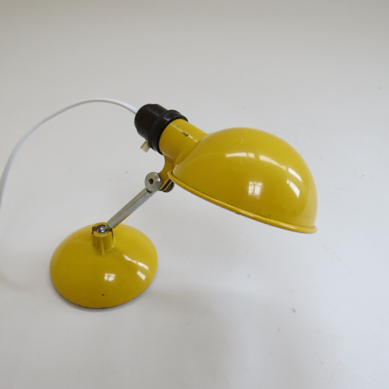 Lampe vintage de bureau métallique jaune par Grail