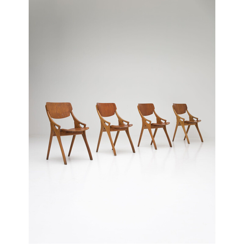 Vintage set of 4 dining chairs in oak by Arne Hovmand Olsen,1958 