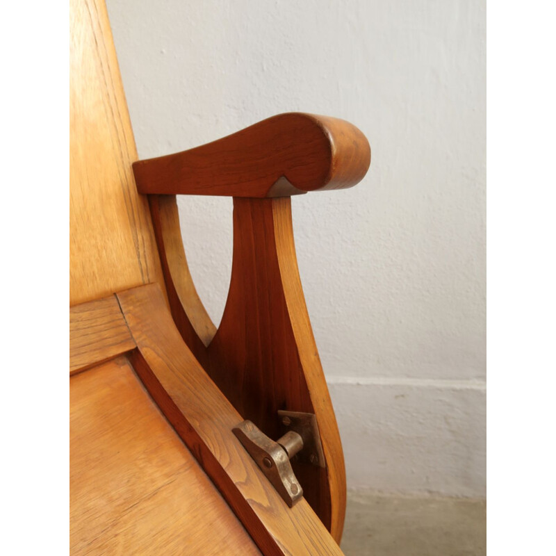 Vintage foldable chair in wood