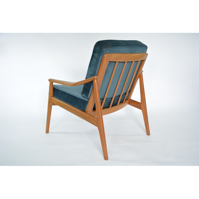 Fauteuil vintage allemand en velours bleu et bois 1960