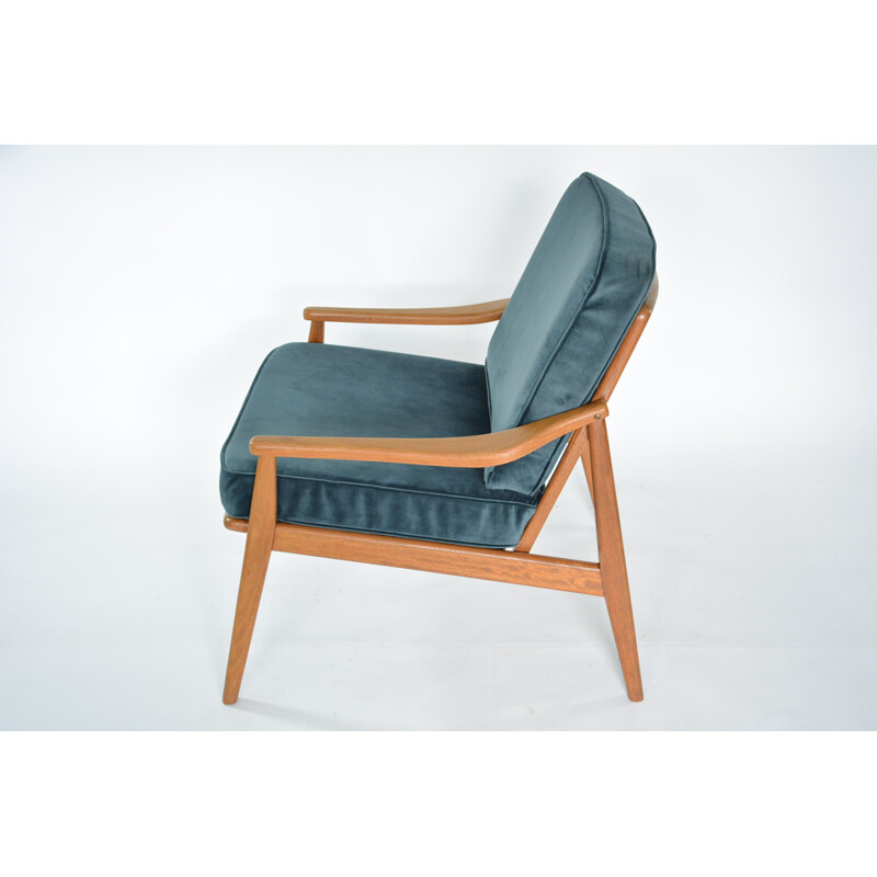 Fauteuil vintage allemand en velours bleu et bois 1960