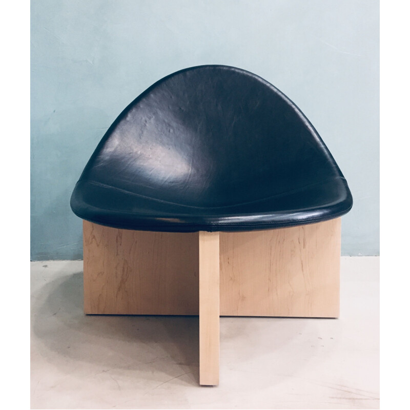 Vintage armchair in black leather and maple wood