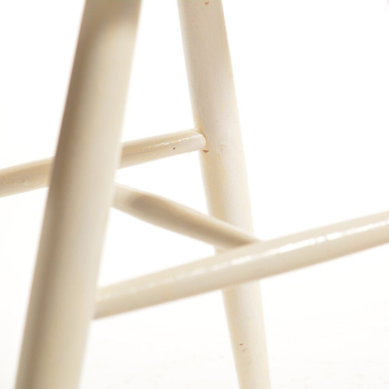 Weißer Vintage-Stuhl aus Massivholz und wurde mehrfach von TON bemalt, 1960