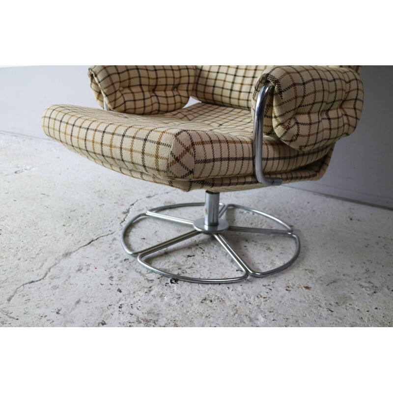 Vintage danish swivelling armchair in beige wool 1970