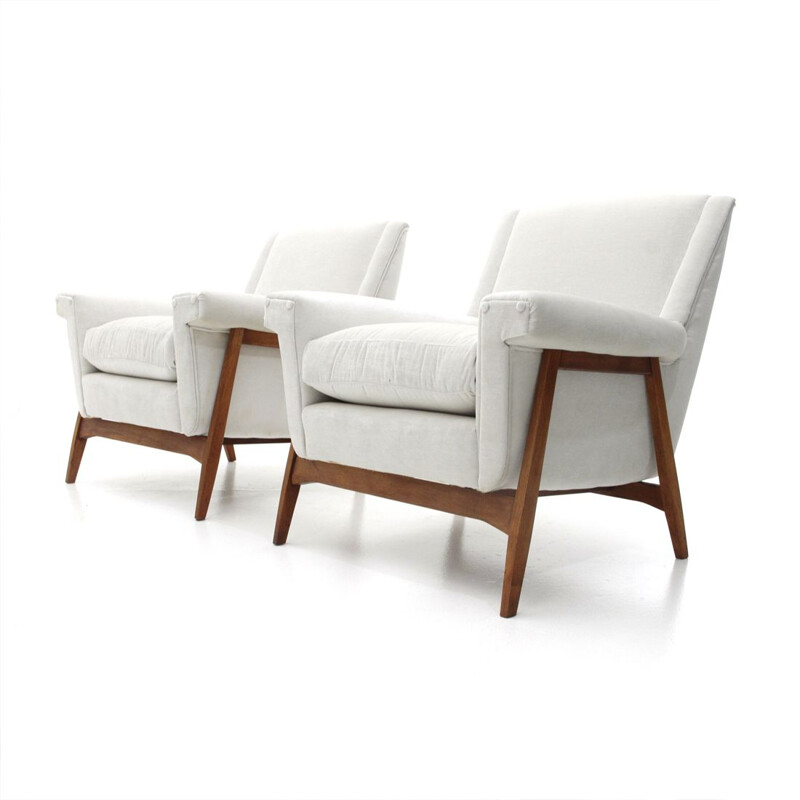 Set of 2 vintage italian armchairs for Gilberto Cassina in white velvet and wood