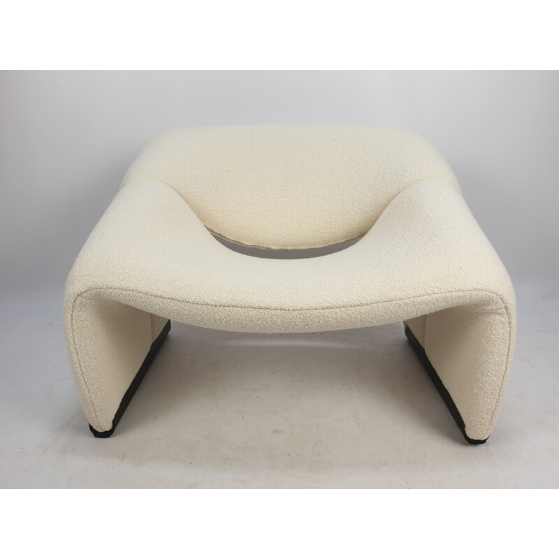 Vintage F598 Groovy armchair for Artifort in white fabric and metal 1980