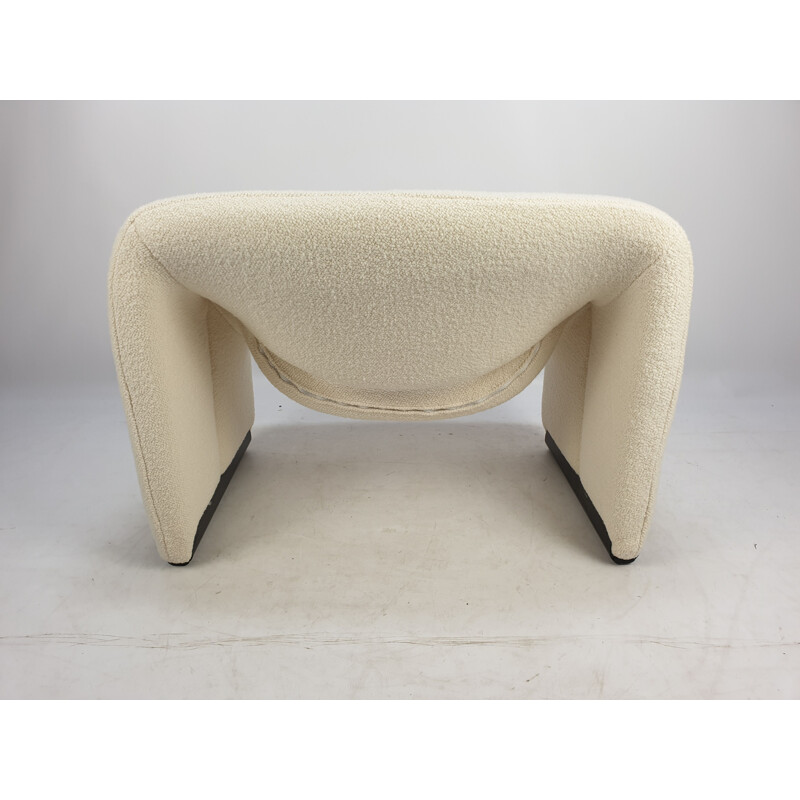 Vintage F598 Groovy armchair for Artifort in white fabric and metal 1980