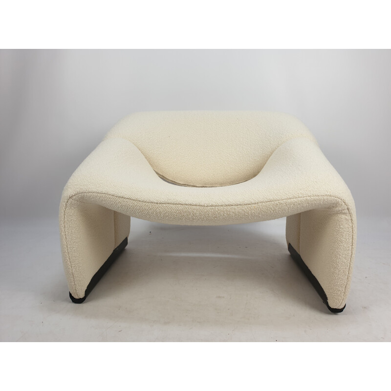 Vintage F598 Groovy armchair for Artifort in white fabric and metal 1980