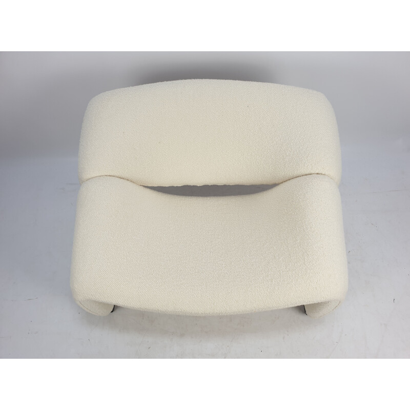 Vintage F598 Groovy armchair for Artifort in white fabric and metal 1980