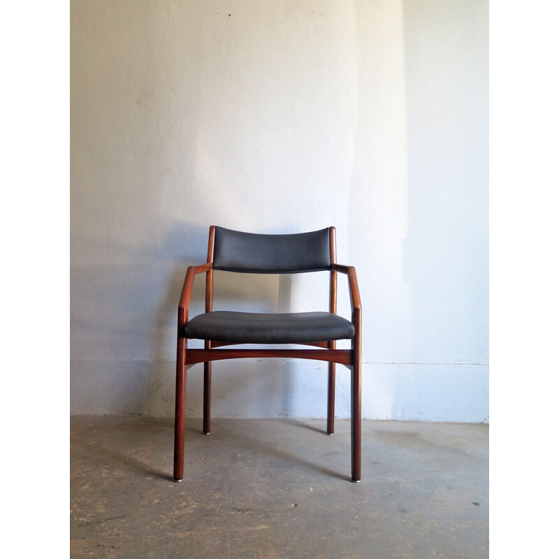 Chaise vintage scandinave en similicuir noir et bois 1960