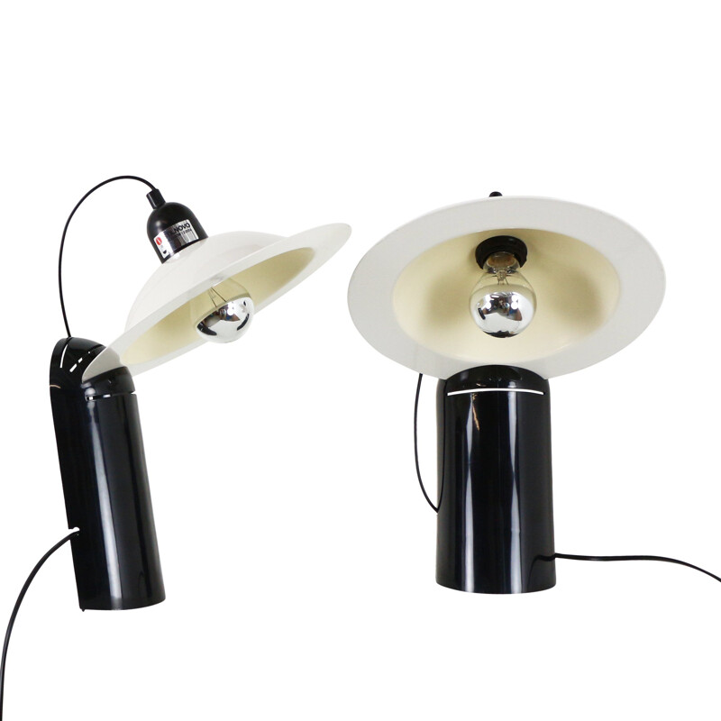 Paire de lampes vintage Lampiatta pour Stilnovo en métal noir et plastique 1970