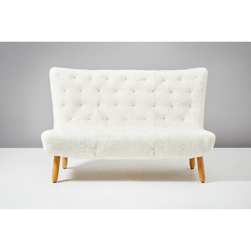 Vintage Clam sofa by Arctander in white sheepskin and beechwood 1950