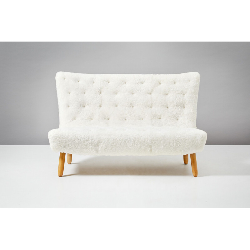 Vintage Clam sofa by Arctander in white sheepskin and beechwood 1950