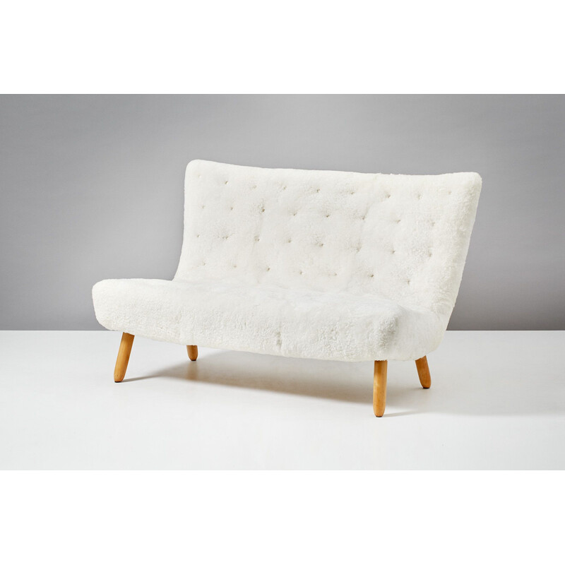 Vintage Clam sofa by Arctander in white sheepskin and beechwood 1950