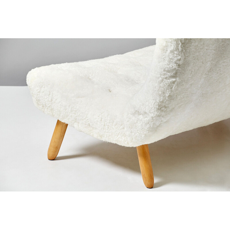 Vintage Clam sofa by Arctander in white sheepskin and beechwood 1950