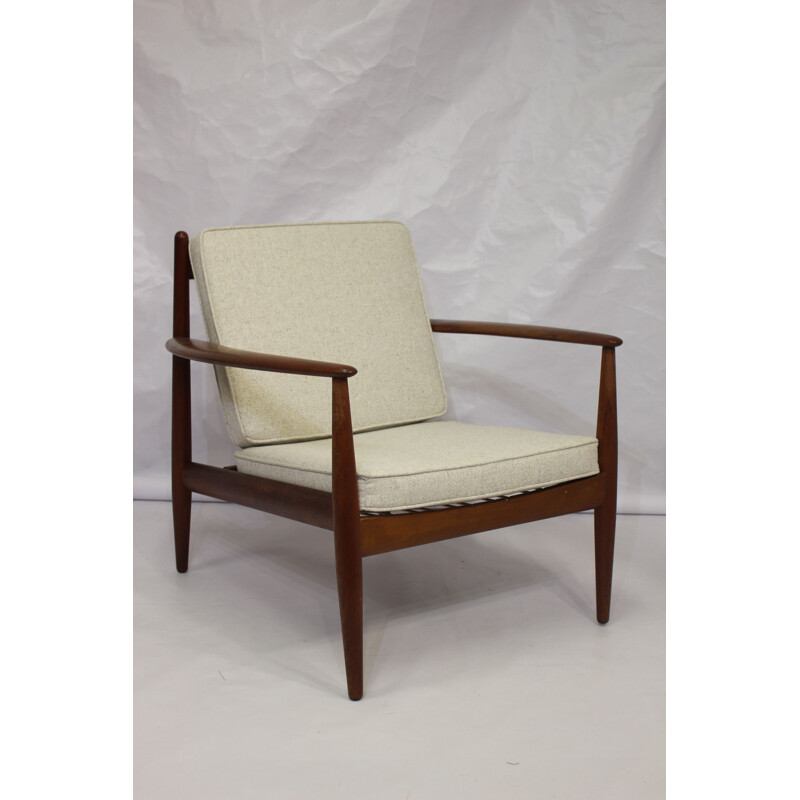 Vintage scandinavian armchair by Jalk in beige fabric and teak 1960