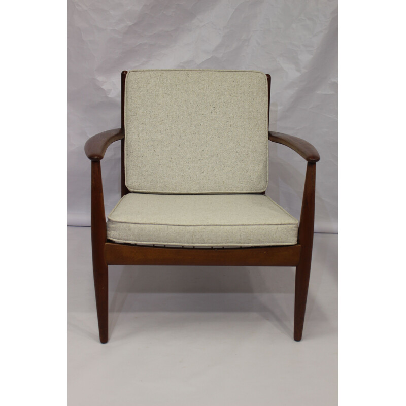 Vintage scandinavian armchair by Jalk in beige fabric and teak 1960