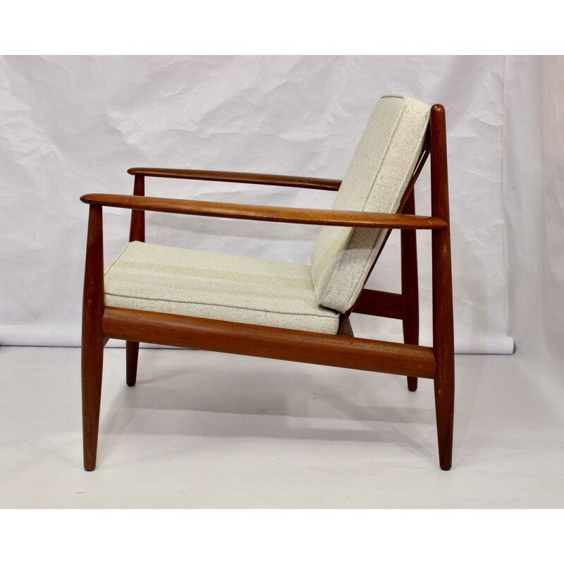 Vintage scandinavian armchair by Jalk in beige fabric and teak 1960