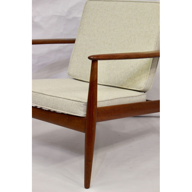 Vintage scandinavian armchair by Jalk in beige fabric and teak 1960