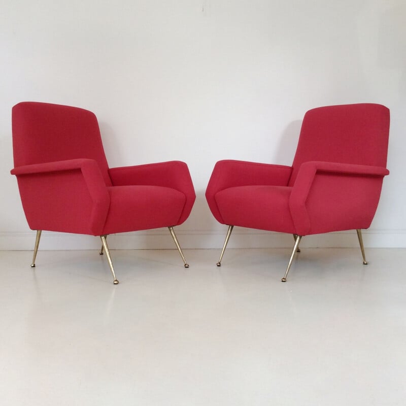 Ein Paar Vintage-Sessel aus hellrotem Stoff und Messing, Italien 1950