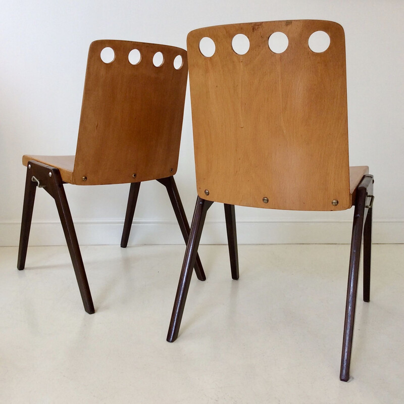 Suite de 12 chaises vintage empilables en bois 1950