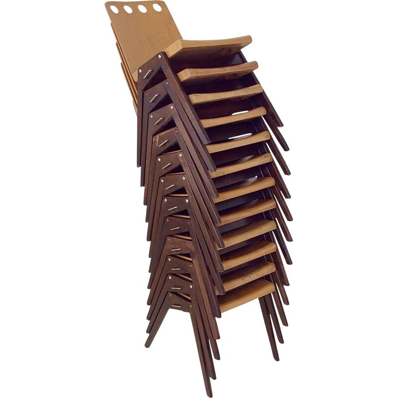 Suite de 12 chaises vintage empilables en bois 1950