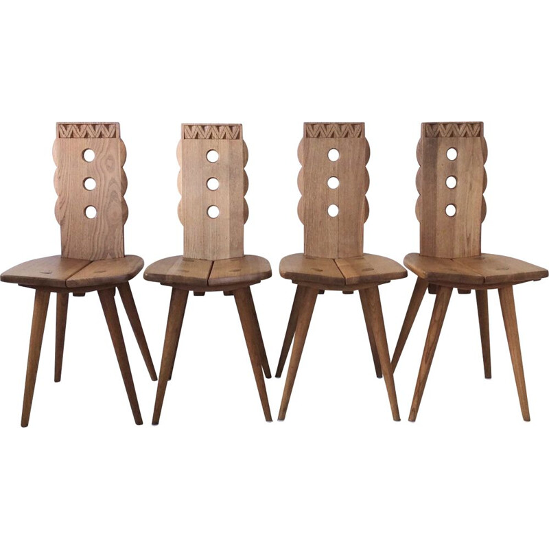 Suite de 4 chaises vintage françaises en chêne massif 1950