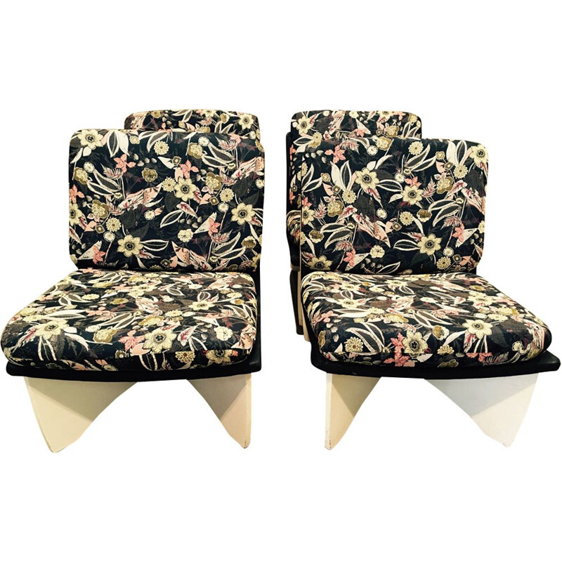 Suite de 4 fauteuils vintage en tissu noir fleuri et bois 1960