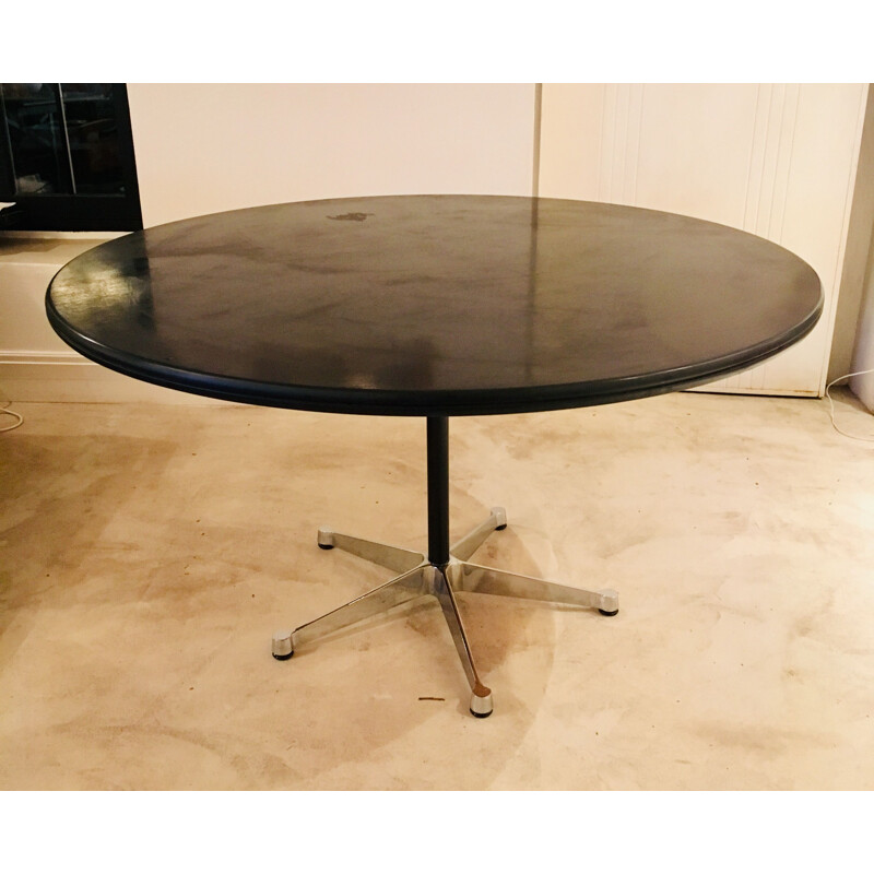 Table circulaire en bouleau par Eames pour Vitra