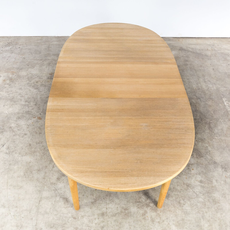 Extendable table in oak by Andreas Hansen