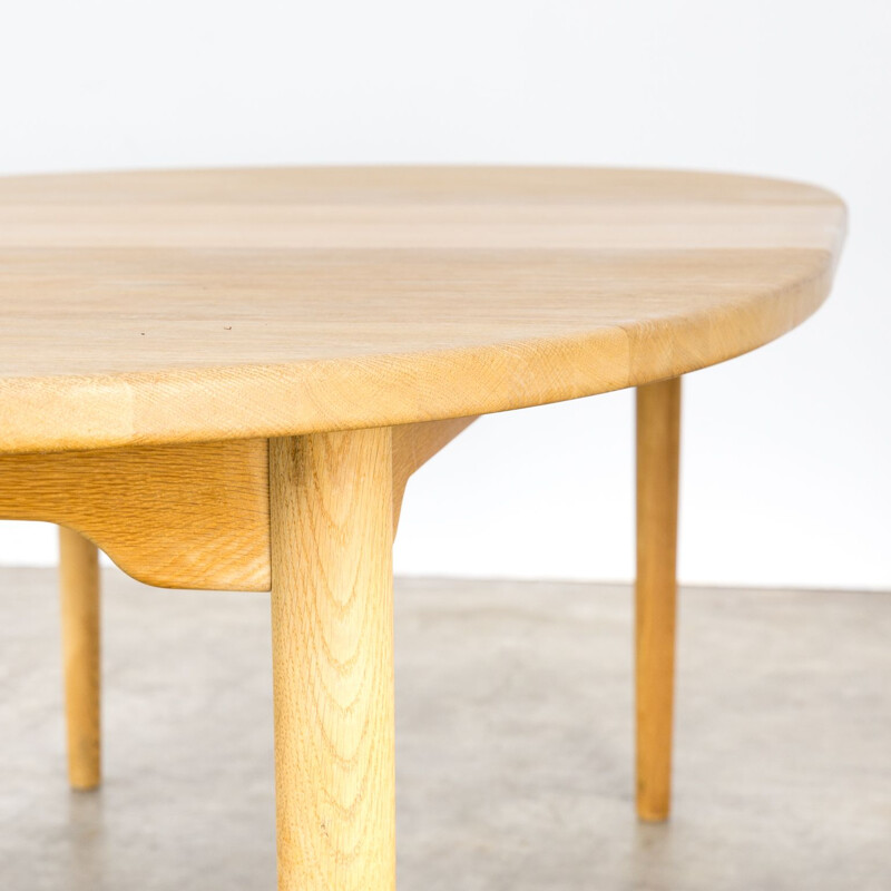 Extendable table in oak by Andreas Hansen