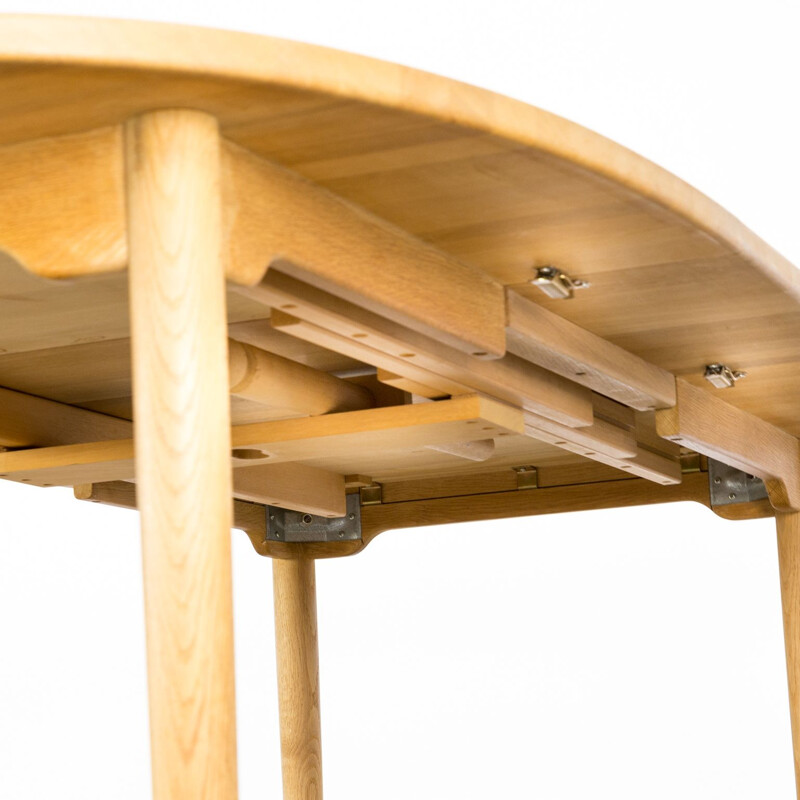 Extendable table in oak by Andreas Hansen