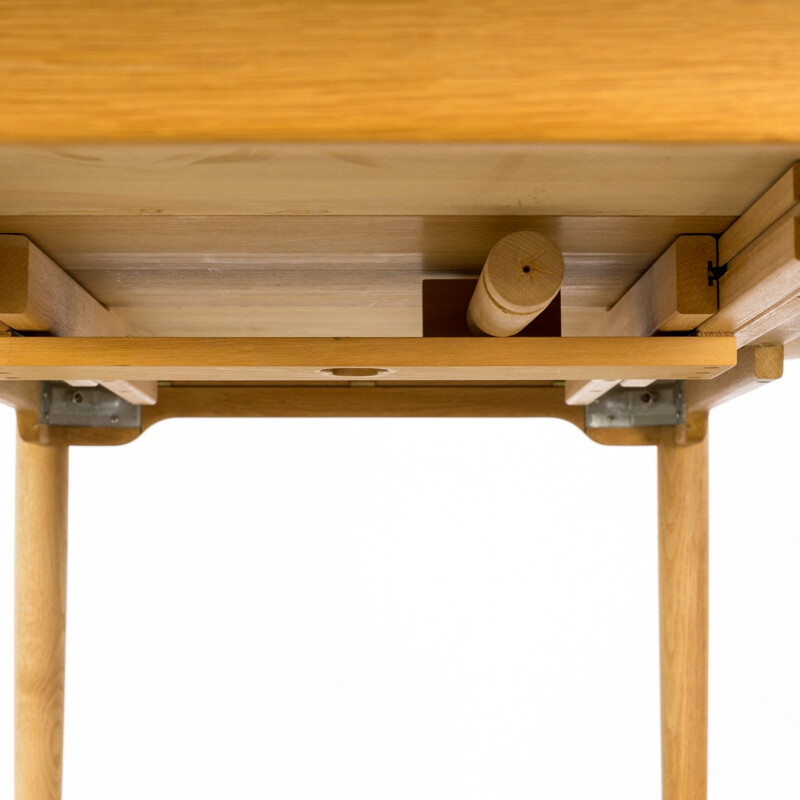 Extendable table in oak by Andreas Hansen