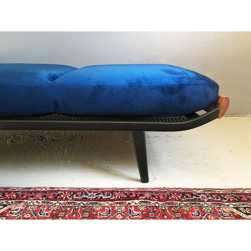 Cleopatra daybed in blue velvet by Andre Cordemeijer