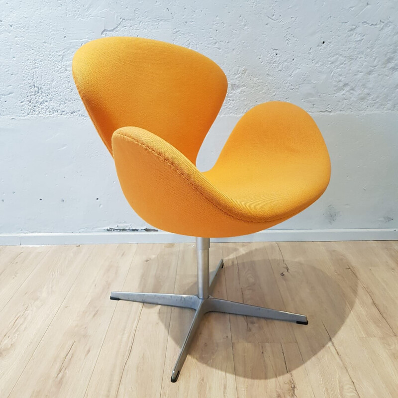 Orange Swan chair by Arne Jacobsen for Fritz Hansen