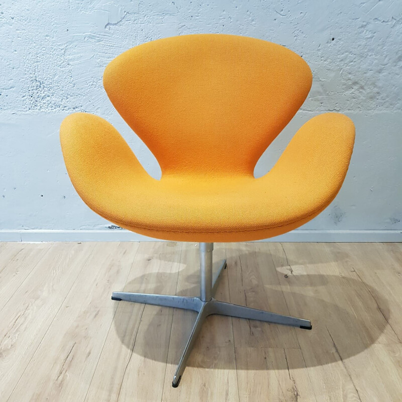 Orange Swan chair by Arne Jacobsen for Fritz Hansen