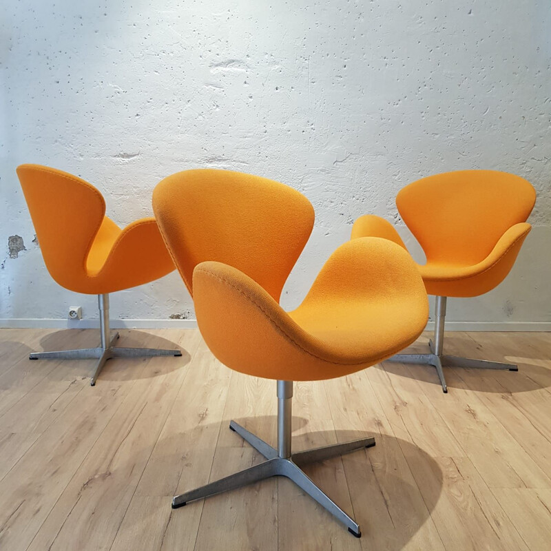Fauteuil Swan orange par Arne Jacobsen pour Fritz Hansen
