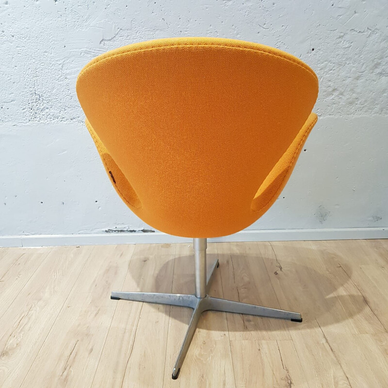 Orange Swan chair by Arne Jacobsen for Fritz Hansen