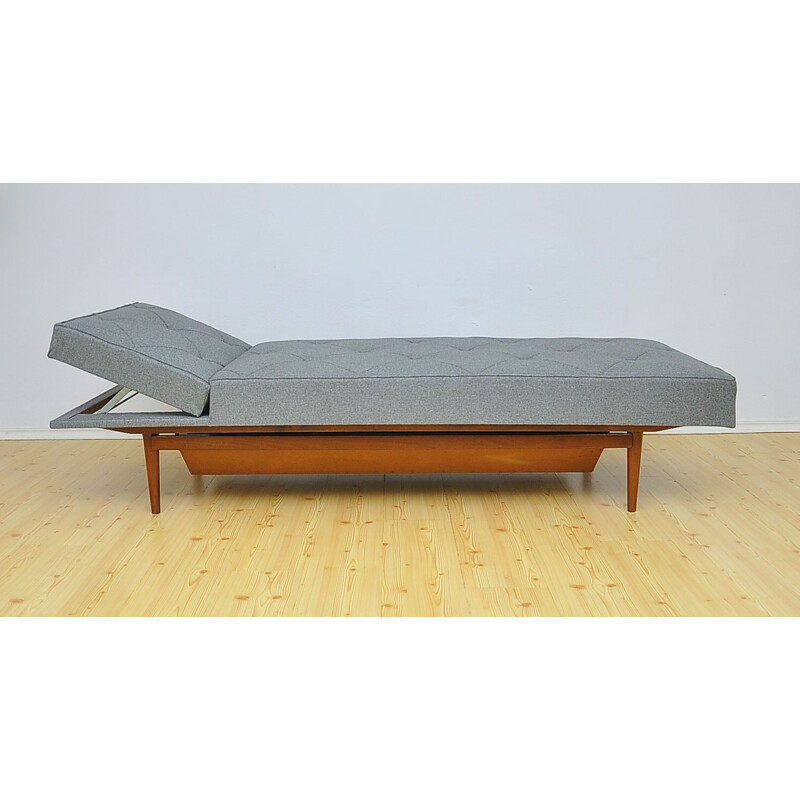 Antimott daybed by Walter Knoll