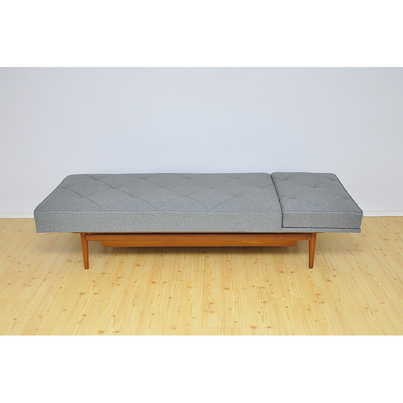 Antimott daybed by Walter Knoll