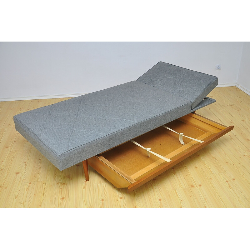 Antimott daybed by Walter Knoll