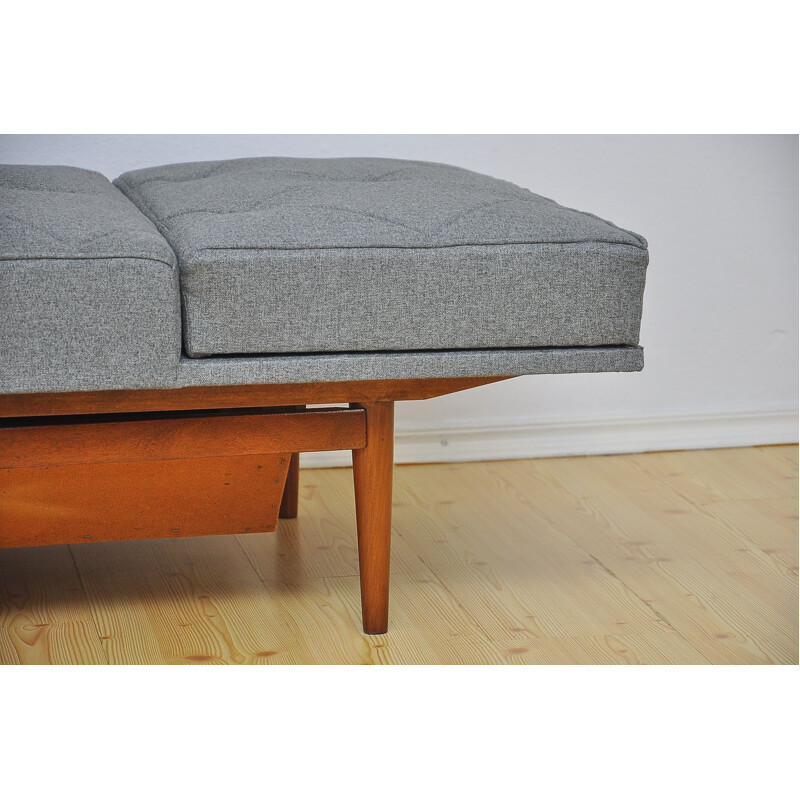 Antimott daybed by Walter Knoll