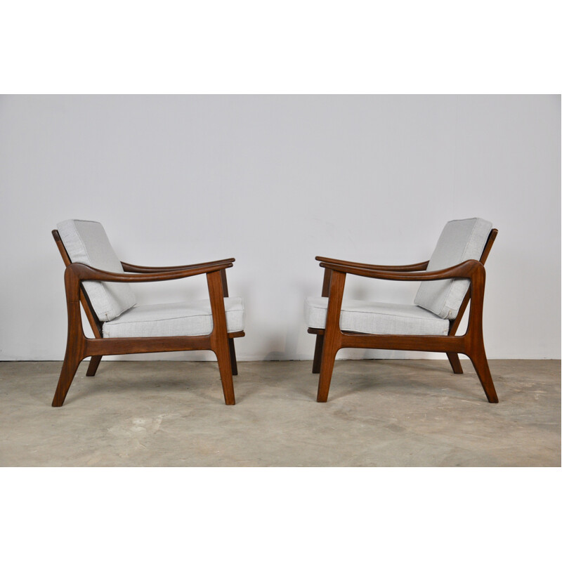 Pair of vintage scandinavian armchairs in teak and white fabric 1960