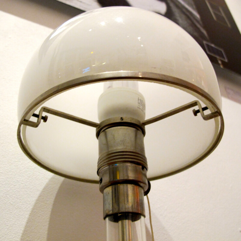 Lampe de bureau en opaline, métal et verre, Wilhem WAGENFELD & Carl Jakob JUCKER - 1930