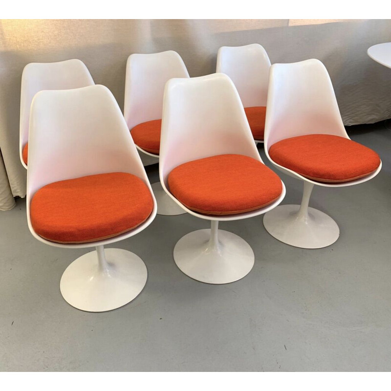 Tulip dining set by Eero Saarinen